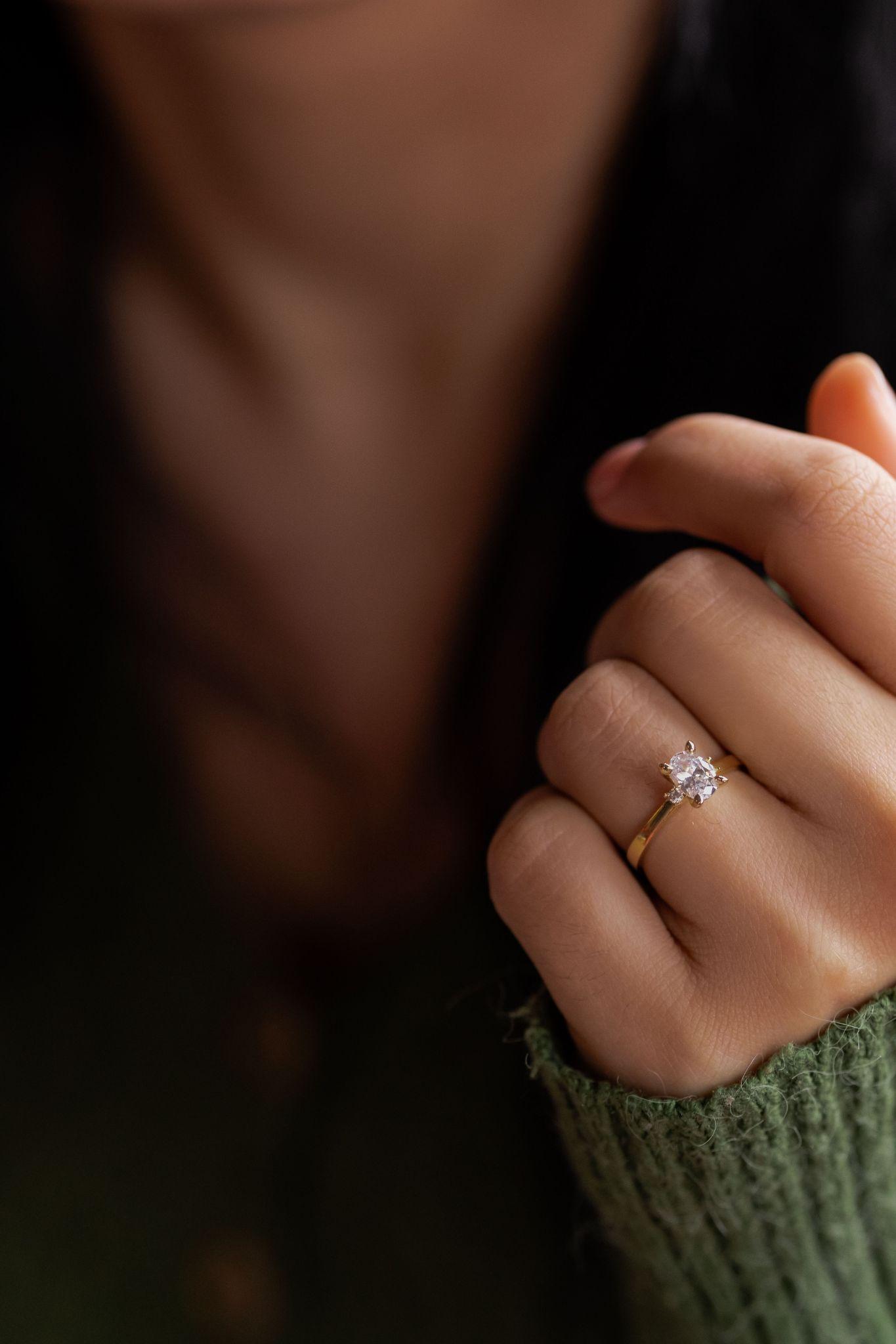 Oval diamond engagement ring